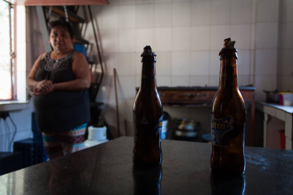 Foto 3 Investigacion CuatroF electricidad Venezuela creatividad cerveza mechero apagon