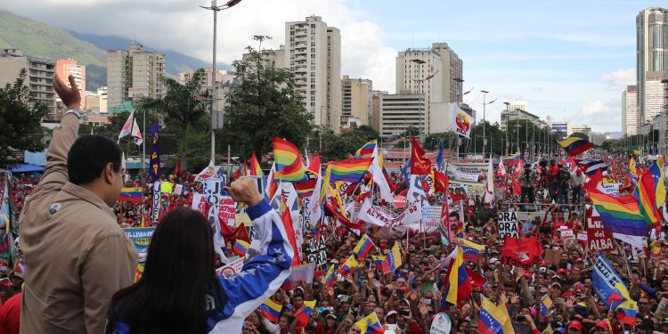 ¡PUEBLO A LA CALLE! “CLAP son el milagro de la Revolución”