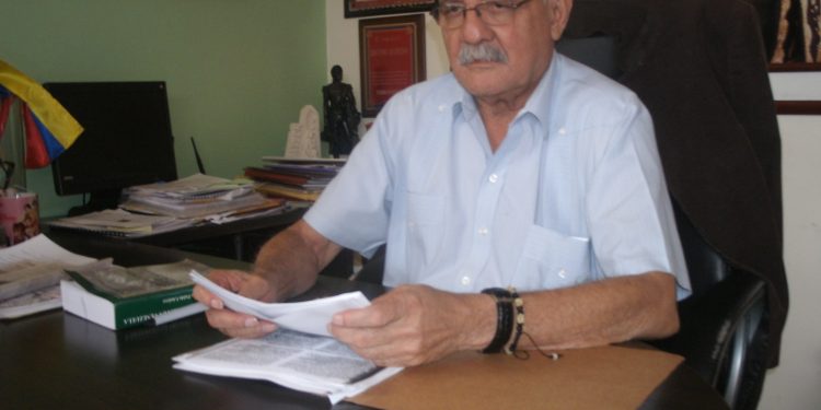 Héctor Agüero : «Golpes a la derecha»