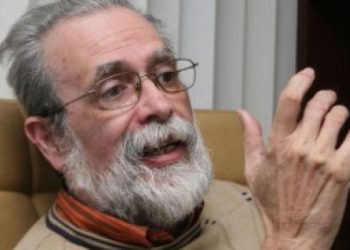 Roberto Hernández Montoya: Se destruyen países a domicilio