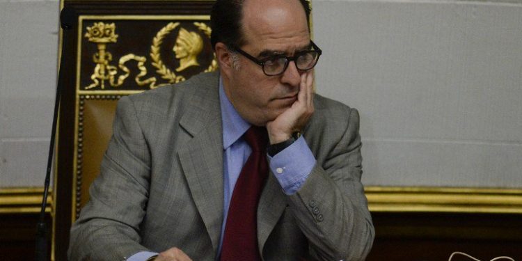 ¡VESTIDO Y ALBOROTADO! Así quedó Borges después de la sentencia del TSJ