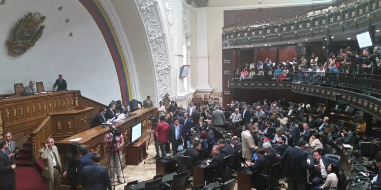 ¿Abandono del cargo o escalada insurreccional?