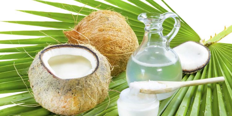 ¡TOMA NOTA! El aceite de coco sirve para limpiar los dientes