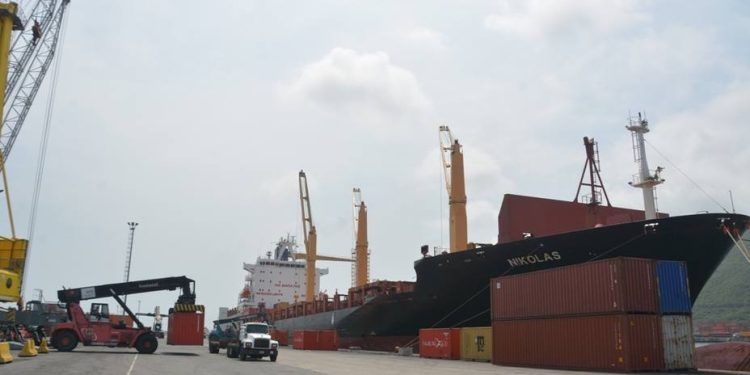 Llegó Nikolas a Puerto Cabello ¿adivina que trajo?