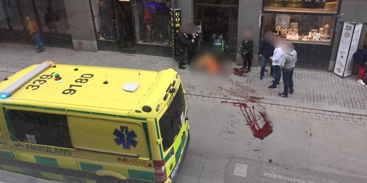 ¡Siguen los Ataque Terroristas en Europa! Camión arrolla multitud en Estocolmo (+video)