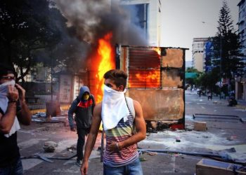 ¡Llamado insurgente! Derecha mantiene su táctica de terror e incita a seguidores a cubrir de sangre las calles de Venezuela (+Tuits) 5 !Terrorismo! Actos vandálicos acaban con instalaciones del Metro de Caracas