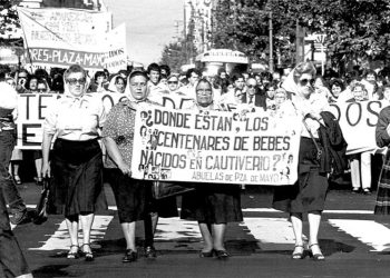 ¡Honor a las Víctimas! Madres de la Plaza de Mayo rinden honores por 40 años de lucha