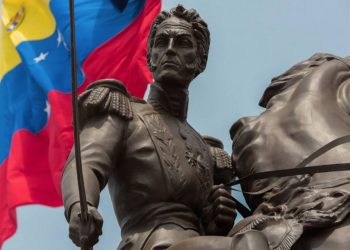 Plaza Bolívar - Chavez en Vargas