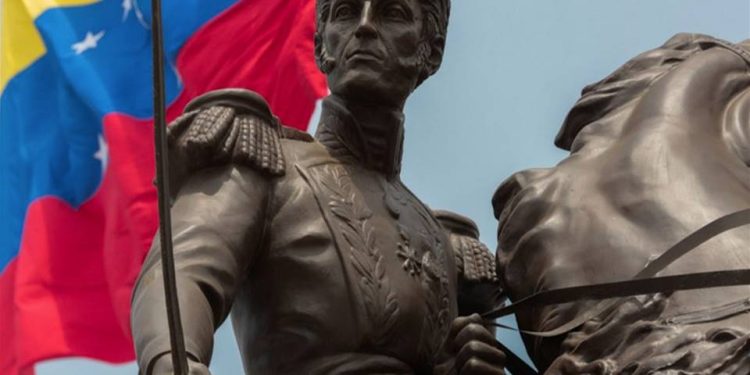 Plaza Bolívar - Chavez en Vargas