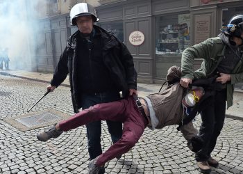 Neoliberalismo se ve amenazado: Macron y una Francia en estado de excepción