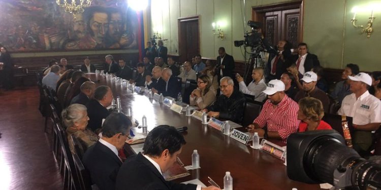 ¡Los que se une al llamado de Paz! Partidos de oposición que participan en diálogo