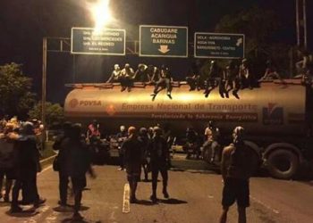 ¡Querían Explotar! Terroristas queman gandola de Pdvsa en Cabudare (+Video) 1 ¡Querían Explotar! Terroristas queman gandola de Pdvsa en Cabudare (+Video)