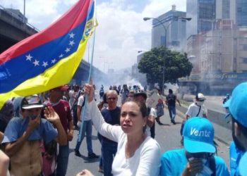 Derecha: Intransigencia y entreguismo (+Ejemplo de Panamá)