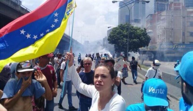 Derecha: Intransigencia y entreguismo (+Ejemplo de Panamá)