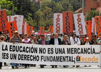 Maestros en Colombia llevan 22 días de paro y sin lograr acuerdo con el gobierno (+vídeo) 8 Maestros en Colombia llevan 22 días de paro y sin lograr acuerdo con el gobierno (+vídeo)