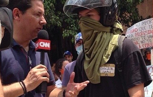 ¡Del fusil a la cámara GoPro, con muerte en  HD! Periodismo y guerra en Venezuela