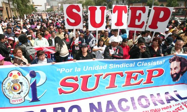 Perú: Profesores mantienen huelga nacional