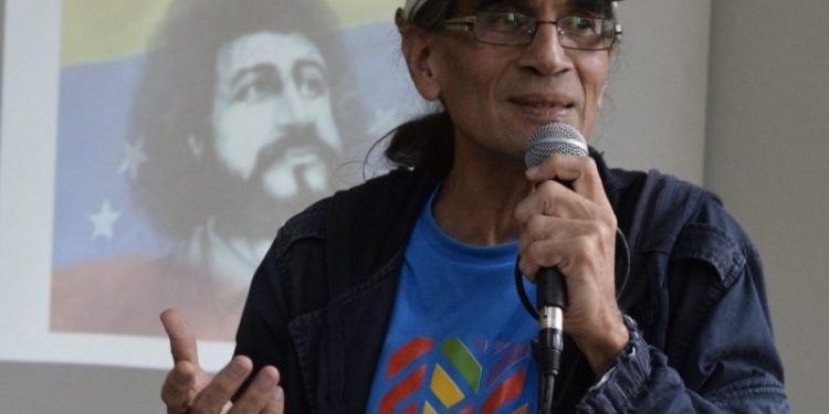 Diálogo en la acera: Yo, el clandestino