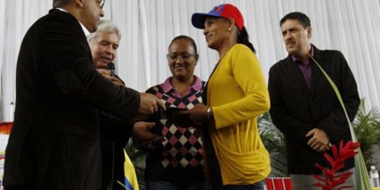 ¡Protección a la producción! Gobierno Nacional entrega 227 créditos a comercios atacados por la derecha