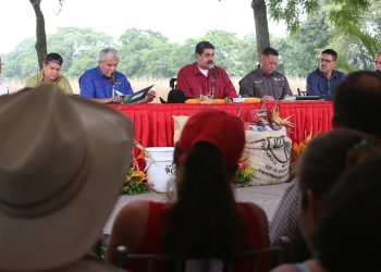 Injerencia de Rajoy empodera al pueblo que a diario fortalece la Revolución