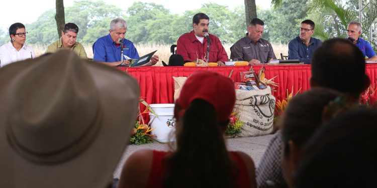 Injerencia de Rajoy empodera al pueblo que a diario fortalece la Revolución