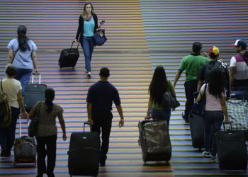 Apuntes sobre la emigración en Venezuela 8 Aeropuerto de Maiquetía