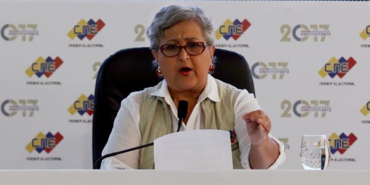 Rectora presidenta del CNE ofrece rueda de prensa