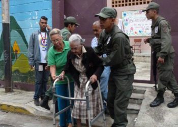 Adultos mayores y mujeres resaltan en centros electorales de Falcón 5 Adultos mayores y mujeres resaltan en centros electorales de Falcón