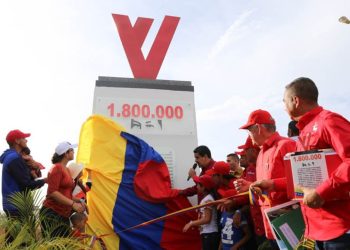 Presidente Nicolás Maduro develó hito de la vivienda 1.800.000 7 Presidente Nicolás Maduro develó hito de la vivienda 1.800.000