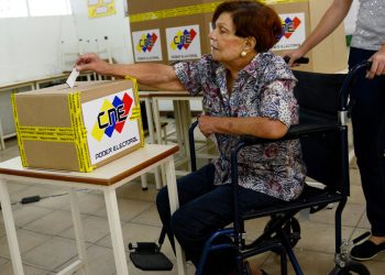 Personas con discapacidad y adultos mayores expresan su voluntad en elecciones regionales 6 Personas con discapacidad y adultos mayores expresan su voluntad en elecciones regionales
