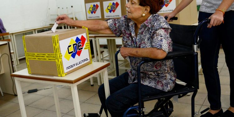 Personas con discapacidad y adultos mayores expresan su voluntad en elecciones regionales