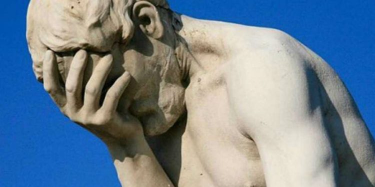 Huye Fredy Guevara a la embajada de Chile