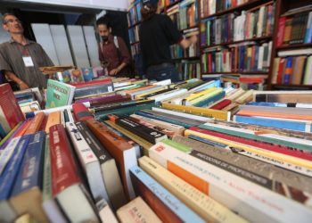 El Libro contra Nosotros versus el Libro de Nosotros