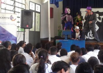 La Revolución en Escena: ¡Mosca con la red!