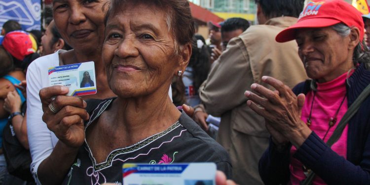 Un año contra viento y marea