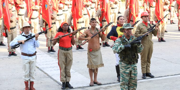 Pueblo y milicia juntos en defensa de la Patria