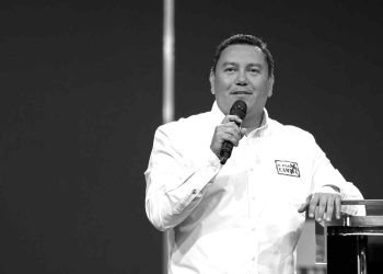 Javier Bertucci, pastor y candidato:  Hacerse millonario es solo un asunto de fe
