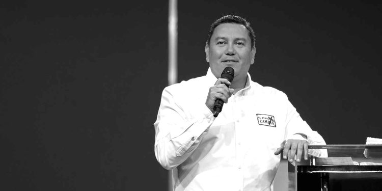 Javier Bertucci, pastor y candidato:  Hacerse millonario es solo un asunto de fe