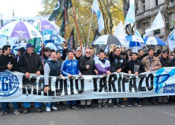 Multitudinaria manifestación contra Macri y el FMI