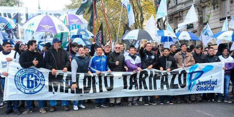 Multitudinaria manifestación contra Macri y el FMI