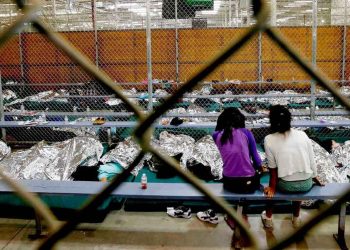 Macabras políticas inmigratorias de Trump convierten vidas humanas en ganancias