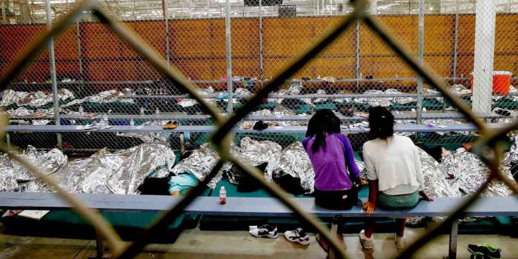 Macabras políticas inmigratorias de Trump convierten vidas humanas en ganancias