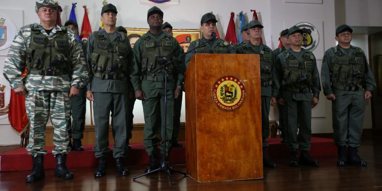 Ministro Padrino López: Aquellos que pretendan instalarse por vías antidemocráticas no contarán con la FANB