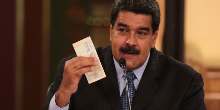 “Si las mafias dolarizan los precios, el gobierno los petrolizará” Nicolás Maduro