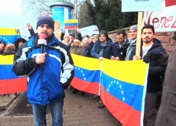 Pueblo de Frankfurt se manifiesta favor de Maduro frente al consulado de Estados Unidos en Alemania