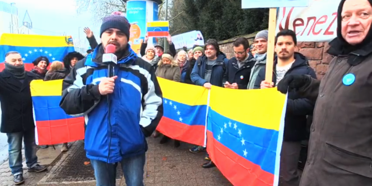 Pueblo de Frankfurt se manifiesta favor de Maduro frente al consulado de Estados Unidos en Alemania