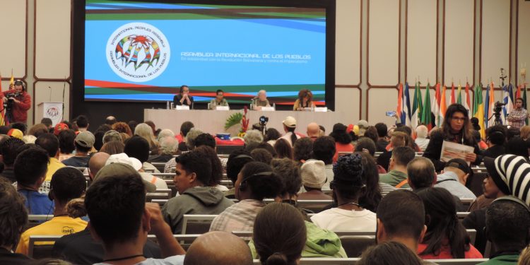 Inicia la Asamblea Internacional de los Pueblos en Caracas