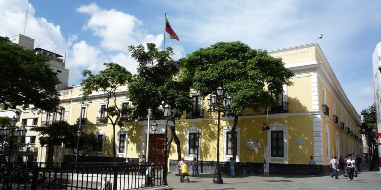 Expulsión de embajador alemán muestra independencia política