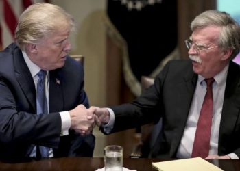 SEGÚN BLOOMBERG, EEUU DESGASTA A GUAIDÓ PARA ABRIRLE PASO A LA GUERRA