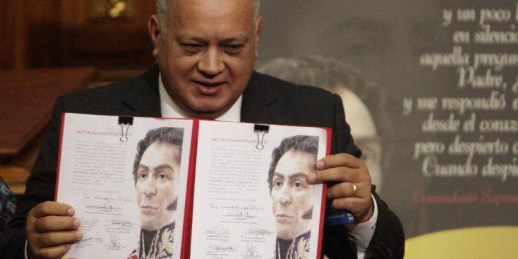 “Quien ordenó cortar la luz es un criminal genocida”